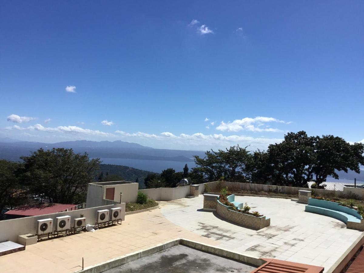 Condo With Free Swimming Pool & Viewing Deck Tagaytay City Ngoại thất bức ảnh