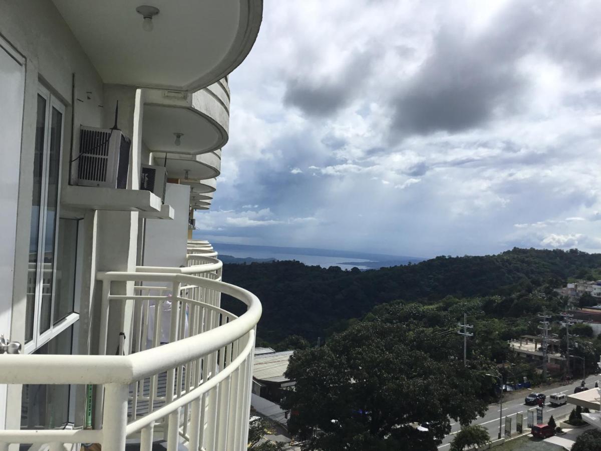 Condo With Free Swimming Pool & Viewing Deck Tagaytay City Ngoại thất bức ảnh